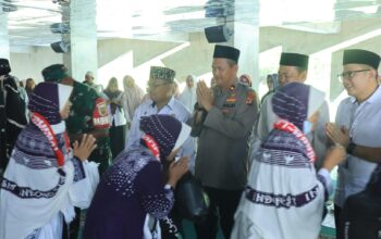 Wakapolres Tubaba Kawal Prosesi Pelepasan 325 Calon Jamaah Haji Tahun 1446H/2025 M