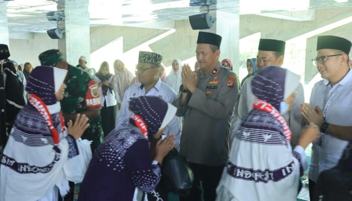 Wakapolres Tubaba Kawal Prosesi Pelepasan 325 Calon Jamaah Haji Tahun 1446H/2025 M