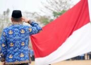 Sekda Tubaba Pimpin Apel Bulanan, Serahkan Penghargaan Pelayanan Publik Kepada Tiga OPD